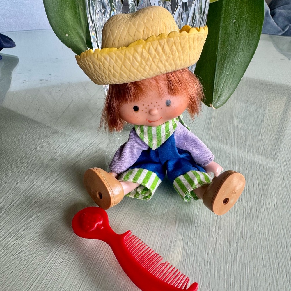 Vintage Huckleberry Pie Strawberry Shortcake Doll and in good condition.
